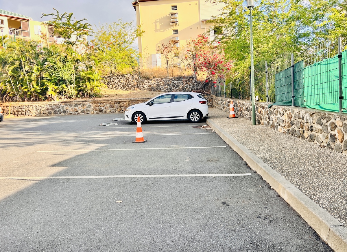 Parking extérieur - Saint Gilles les Bains